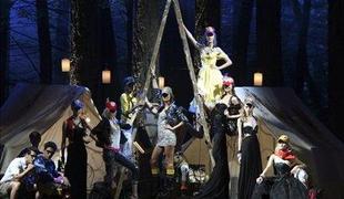 Dsquared2 navdihuje taborjenje