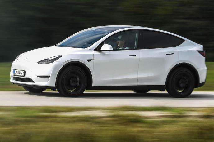 Tesla Y | Tesla model Y je novost tudi na slovenskem avtomobilskem trgu, kjer bi lahko kljub visoki ceni prodajno prehitela model 3 - ta je letos najbolje prodajani električni avtomobil tako v Sloveniji kot v Evropi. | Foto Gašper Pirman