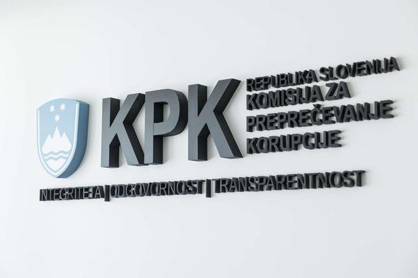 Ob priporočilih KPK se odpira vprašanje kompetenc senata komisije