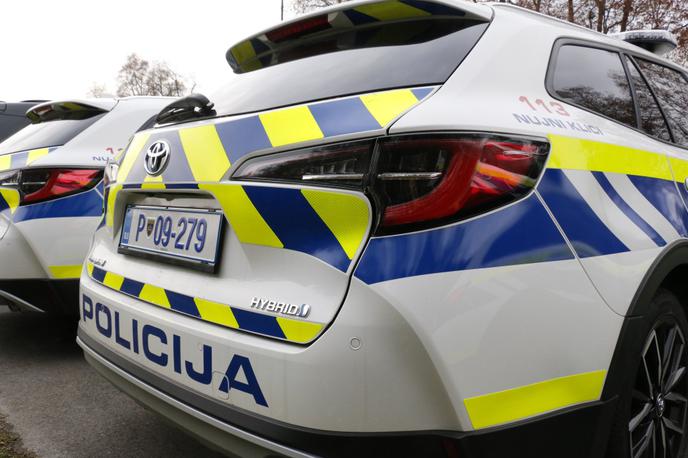 Policija Toyota | Voznik, ki je z avtom zapeljal med ljudi v trgovino na Rudniku, je umrl v bolnišnici, poročajo mediji. | Foto policija