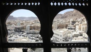 Iran in Savdska Arabija obnavljata vezi, iščeta mir v Jemnu