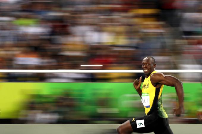 Višina rekorderjev v teku na sto metrov je v zadnjem stoletju narasla za 16,5 centimetra. Bolt je visok 195 centimetrov in precej višji od preostalih najboljših šprinterjev. Pri najvišji hitrosti se njegova noga tal dotakne vsako desetinko sekunde. Na stometrskem teku naredi okrog 41 korakov, tekmeci pa blizu 50. Pri svetovnem rekordu je Bolt razvil hitrost več kot 44 kilometrov na uro. | Foto: Getty Images