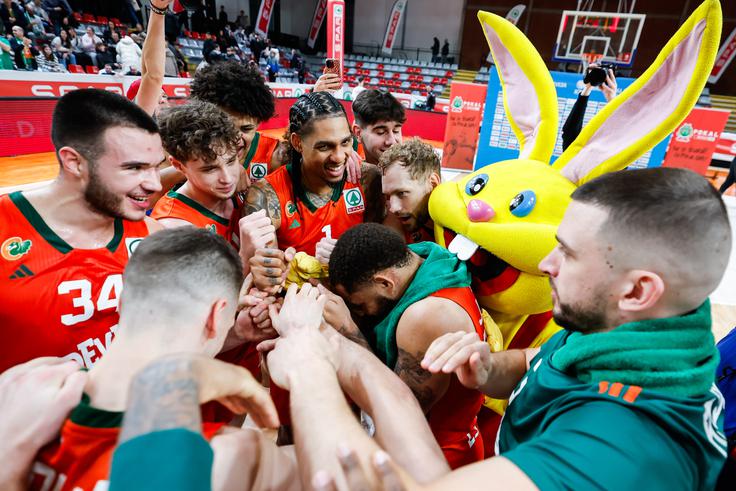 Cedevita Olimpija je pred reprezentančnim premorom osvojila slovenski pokal. | Foto: Aleš Fevžer