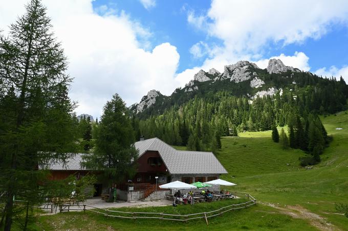 Še tretja planinska koča ob poti, dom na Zelenici | Foto: Matej Podgoršek