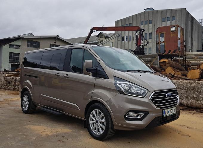 Ford je z modelom transit v Evropi zelo uspešen. Prav tako imajo pri Volkswagnu velike načrte z novim crafterjem, ki ga izdelujejo v novi, moderni tovarni Wrzesnia. | Foto: Gašper Pirman