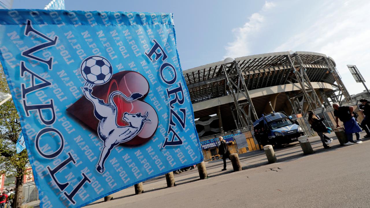 V Neaplju spor o stadionu. Predsednik bi ga najraje porušil.