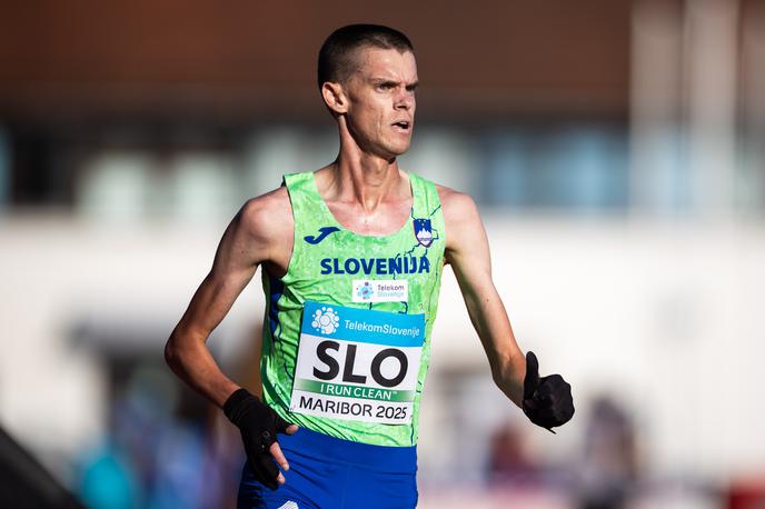 Jan Kokalj | Jan Kokalj je na odprtem atletskem prvenstvu Hrvaške v Zaprešiću v teku na 10 km zmagal ter z 28 minutami in 54 sekundami postavil nov slovenski rekord v cestnih tekih.  | Foto Jure Banfi