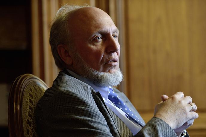 Hans-Werner Sinn | Hans-Werner Sinn je prepričan, da je pravi namen Trumpovih carinskih groženj ta, da bi se ZDA izognile insolventnosti (tj. nesposobnosti plačevanja svojih dolgov). Pri tem naj bi se ZDA iz finančnih težav želele izvleči na račun ameriških upnic oziroma drugih držav. | Foto Guliverimage