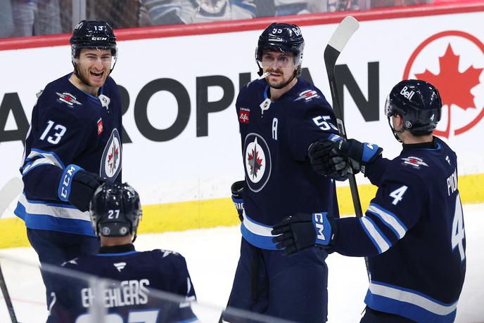 Vodilni Winnipeg nadaljuje zmagovito, Vegas ugnal prvake