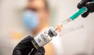 Moški v enem dnevu prejel deset odmerkov cepiva proti covid-19