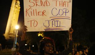 ZDA: Policist temnopoltega najstnika ubil z vsaj sedmimi naboji