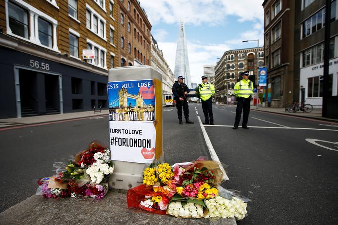 Žrtvam napada se bo Velika Britanija jutri poklonila s triminutnim molkom. | Foto: Reuters