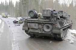 Na Norveškem trčila avtomobil in oklepnik zveze NATO, ena oseba umrla