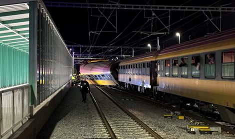 Huda nesreča: v trčenju vlakov več mrtvih in ranjenih #video 