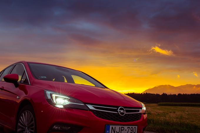 Opel astra IntelliLux LED matrične luči | Foto: Klemen Korenjak