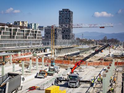 Konec tedna ponovna popolna zapora ljubljanske železniške postaje