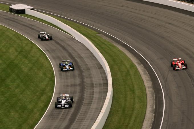 Po krogu za ogrevanje je 14 dirkačev zapeljalo v bokse in odstopilo. Na štart so zapeljali le dirkači ekip Ferrari, Jordan in Minardi. | Foto: Guliverimage