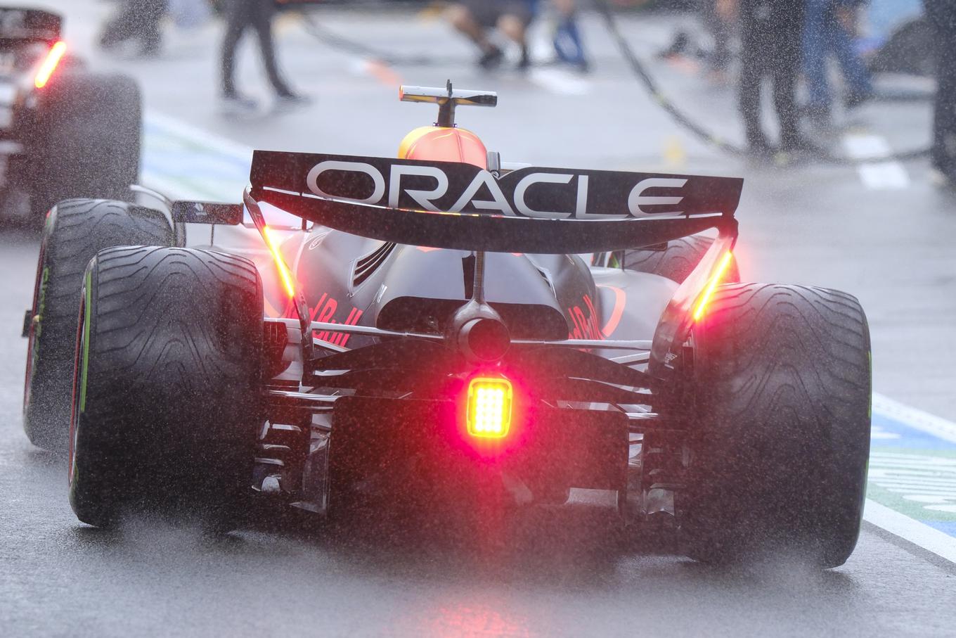 Zandvoort Max Verstappen Red Bull Max Verstappen overtakes and crosses the white line on the exit in the pits. | Photo: Gulliverimage