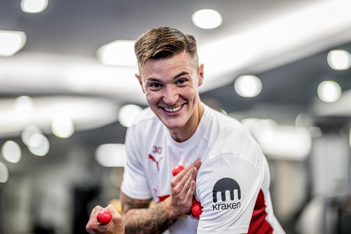 Konec počitka, Benjamin Šeško že v znanem dresu