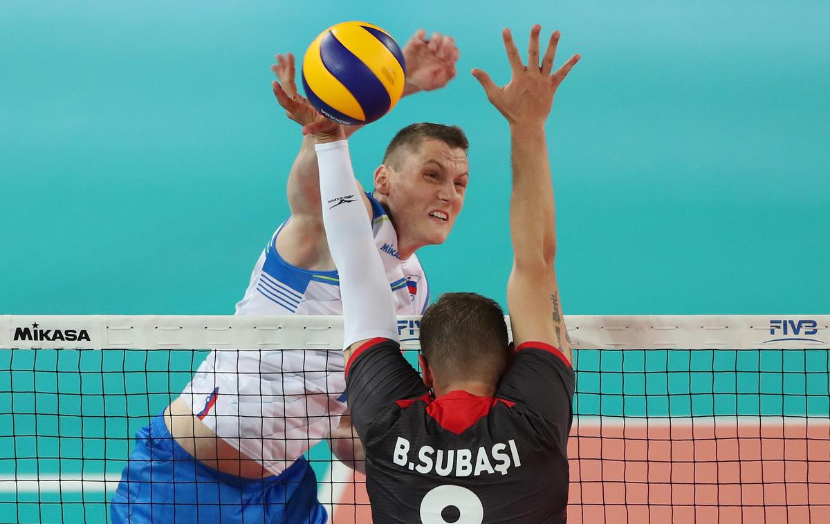 Slovenija odbojka | Pri Slovencih je bil najbolj razpoložen korektor Tonček Štern. | Foto FIVB