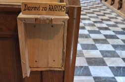 Vlomili v cerkev priljubljenega duhovnika