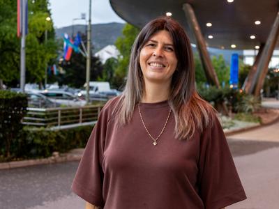 Nekoč nadobudna odbojkarica je vzljubila svet športa v ozadju in uspela v svetovnem merilu