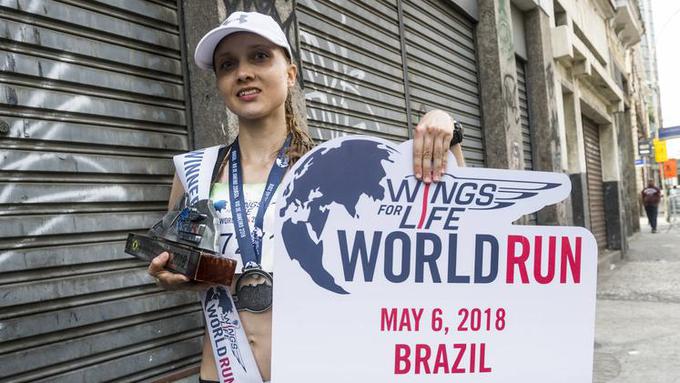 Slovenska tekačica Eva Zorman, zmagovalka slovenskega teka Wings For Life 2017, je lani slavila v Braziliji. | Foto: Marcelo Maragni za Wings for Life World Run