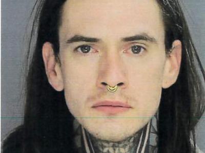 Vlamljal v grobnice in kradel dele telesa pokojnih: "Prizor kot iz grozljivke"