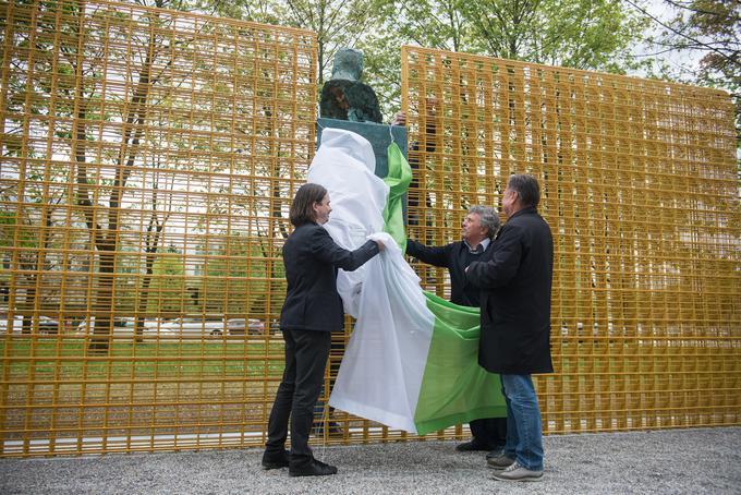 Fabianijev spomenik so odkrili arhitekt Rok Žnidaršič, ljubljanski podžupan Janez Koželj in župan Ljubljane Zoran Janković. | Foto: 