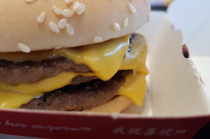 Nova tehnologija bo vodila do večjih naročil, so prepričani pri McDonaldsu. Bi zanjo sicer zapravili četrt milijarde evrov? | Foto: Matic Tomšič