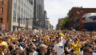 Norija v Pittsburghu: Prvake pričakalo rekordnih 400 tisoč navijačev #foto #video