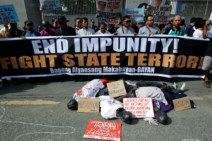 Čeprav ima med Filipinci visoko podporo, ne manjka kritikov, ki želijo konec državnega terorja. | Foto: Reuters