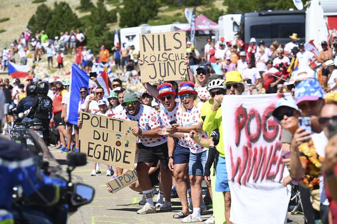 Dirka po Franciji, navijači | Po ocenah se ob trasi Toura vsako leto zbere kar 12 milijonov navijačev. Bi jim morali zaračunati vstopnino? | Foto Guliverimage