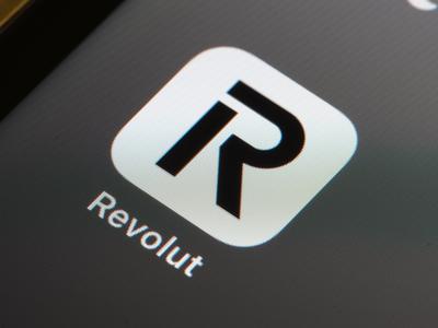 ECB z vsemi topovi nad neobanko Revolut: kaj se dogaja?