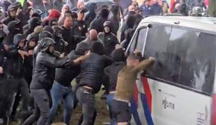 Z vodnimi topovi odgovorili nasilnim protestnikom #video