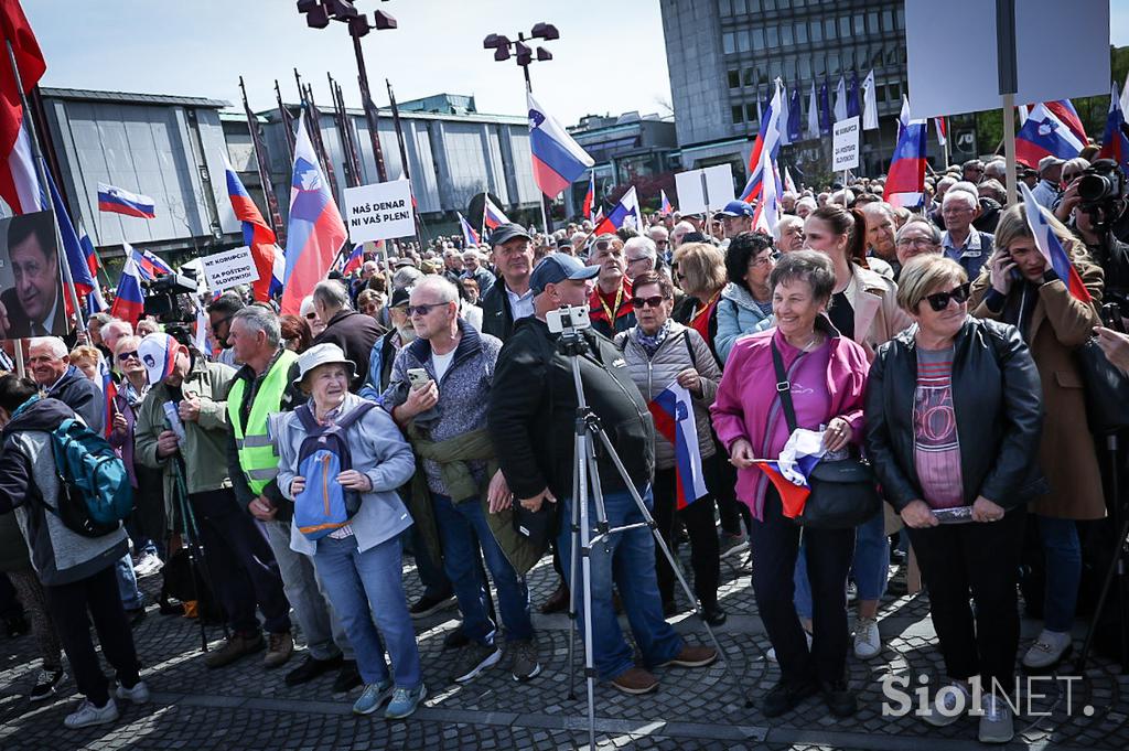 Protestni shod pred DZ-jem
