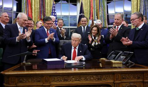 Dolgo trajajoča agonija se je s Trumpovim podpisom končala