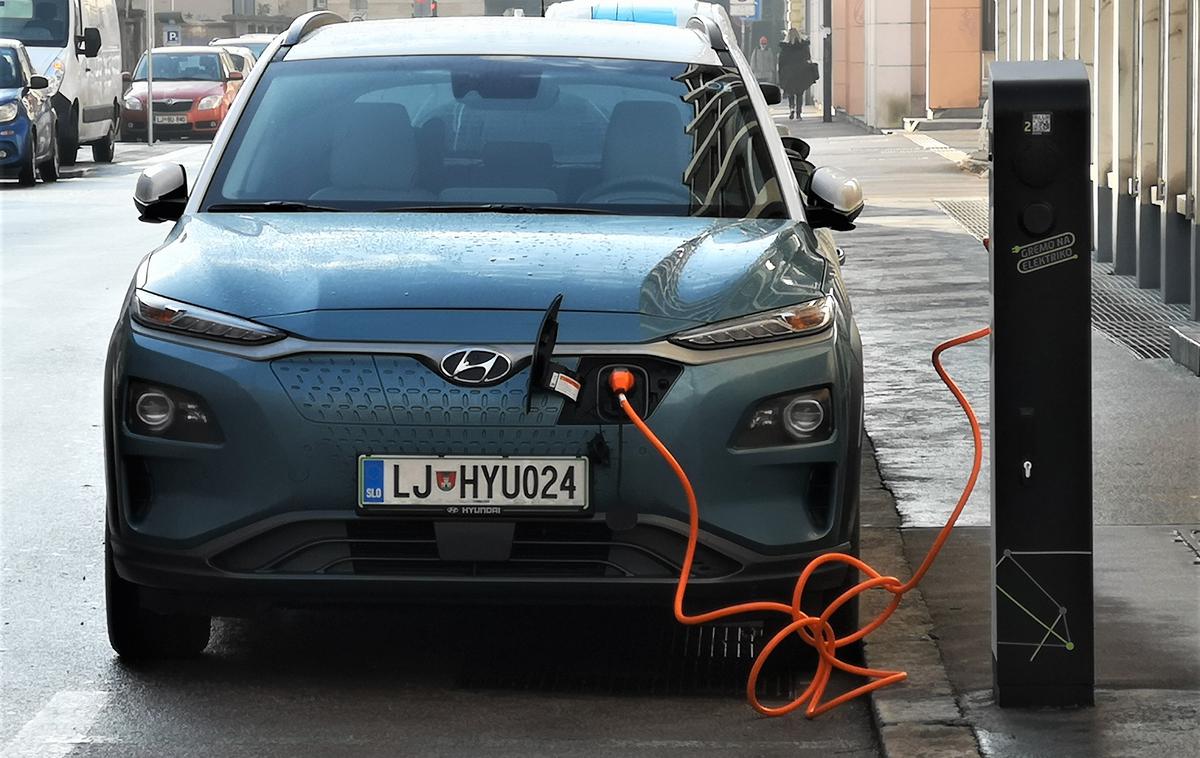 Hyundai kona electric | Programska nadgradnja očitno ni odpravila težav, zato morajo pri Hyundaiu vpoklicati kar 76 tisoč električnih kon in jim zamenjati baterijske sisteme. | Foto Gregor Pavšič