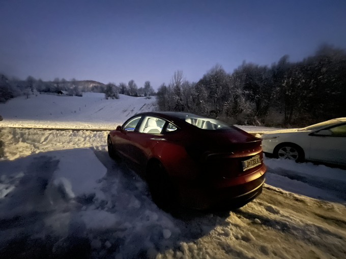 Tesla model 3 noč | Foto: Gregor Pavšič