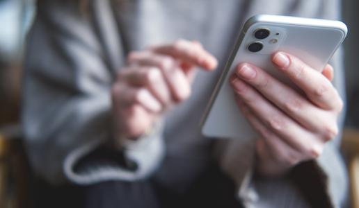 Starši, pozor: če dobite tak SMS od "otroka", vam lahko v trenutku izpraznijo račun