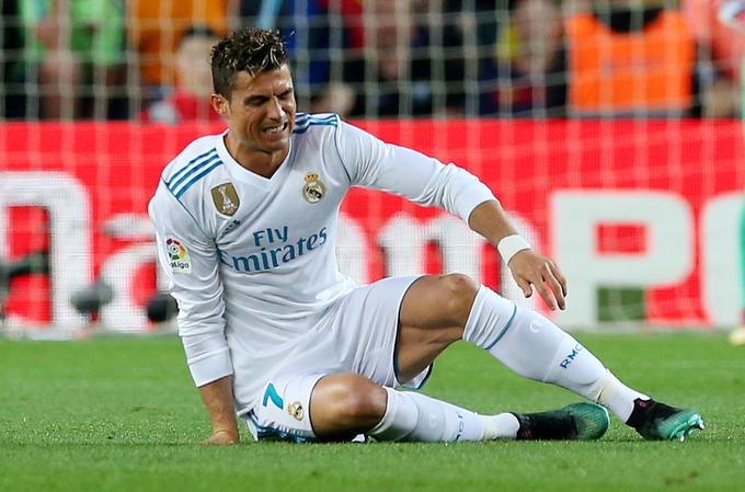Cristiano Ronaldo, še vedno ljubljenec navijačev Uniteda, je po finalu v Kijevu zajokal, a novice o selitvi na Old Trafford so le poceni zgodbe za povečanje naklade. Portugalec skoraj zagotovo ostaja v Realu.  | Foto: Reuters