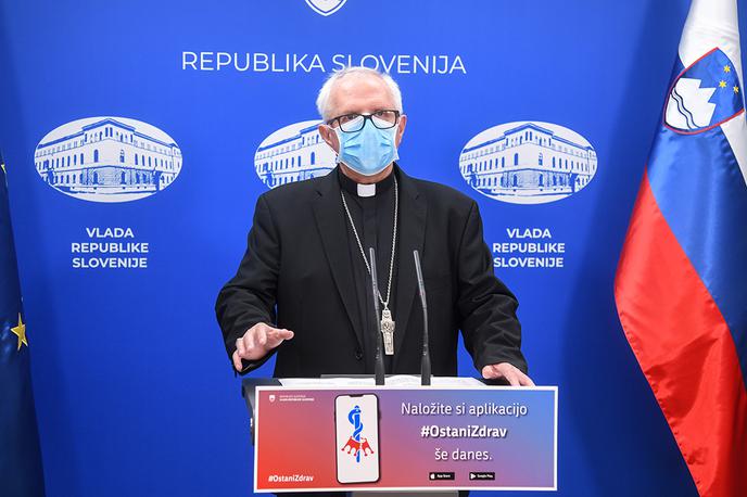 Stanislav Zore | Za katoličane v Sloveniji so trenutno etično sprejemljiva vsa dostopna cepiva proti koronavirusu, so sporočili iz SŠK. Na fotografiji predsednik SŠK in ljubljanski nadškof Stanislav Zore. | Foto STA