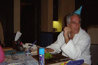 Nekdanji zaposleni: Epstein je ukazal pokop dveh deklet, ki sta bili zadavljeni med grobim seksom