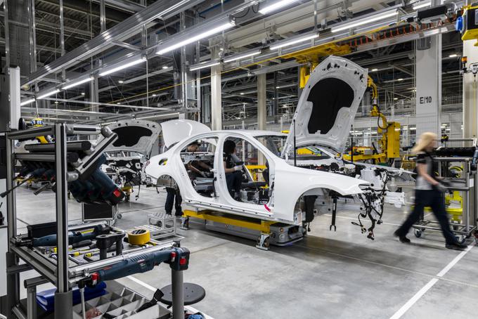 Po lanskoletnih odpuščanjih je v letu 2020 kot prvi nov val odpuščanja napovedal Opel. Letos bo brez službe ostalo 4.100 zaposlenih. | Foto: Mercedes-Benz