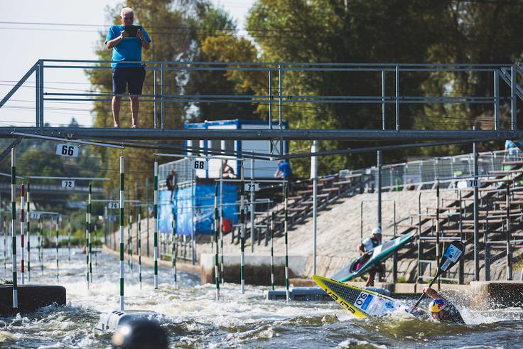 Peter Kauzer že vsa leta trenira pod budnim očesom svojega očeta (na mostu). | Foto: Grega Valančič / Sportida