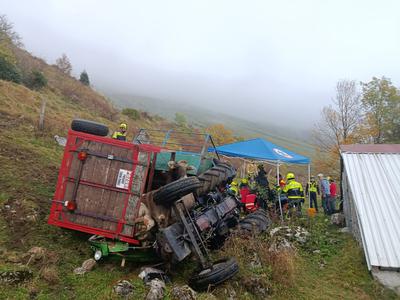 Hujša nesreča traktorja na planini Slapnik pod Krnom