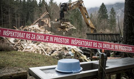 Nekaterim črnograditeljem še ne bo treba rušiti