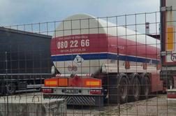 Gorivo je, cisterne Petrola pa stojijo. Kaj se v resnici dogaja?