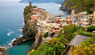 V Cinque Terre v japonkah? Lahko vas doleti do 2.500 evrov kazni.