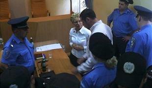 Timošenkova ostaja v priporu (foto)